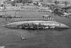 Parbuckling der USS Oklahoma 1943 (Bild: Wikipedia)