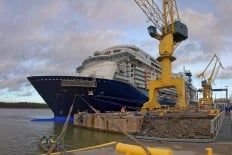 Mein Schiff 3 in der Werft in Turku
