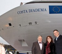 Designer Joseph Farcus mit Ehefrau und Costa-CEO Michael Thamm