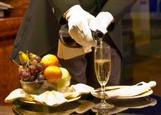 Champagner, Obstkorb, Butler: Luxus auf Kreuzfahrt