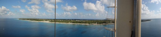 Cayman Brac vom Mast der Star Flyer aus