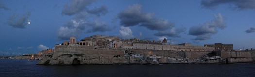 Valletta bei der Hafeneinfahrt am Morgen