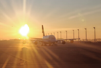 Flugzeug, Sonnenaufgang, Symbolbild