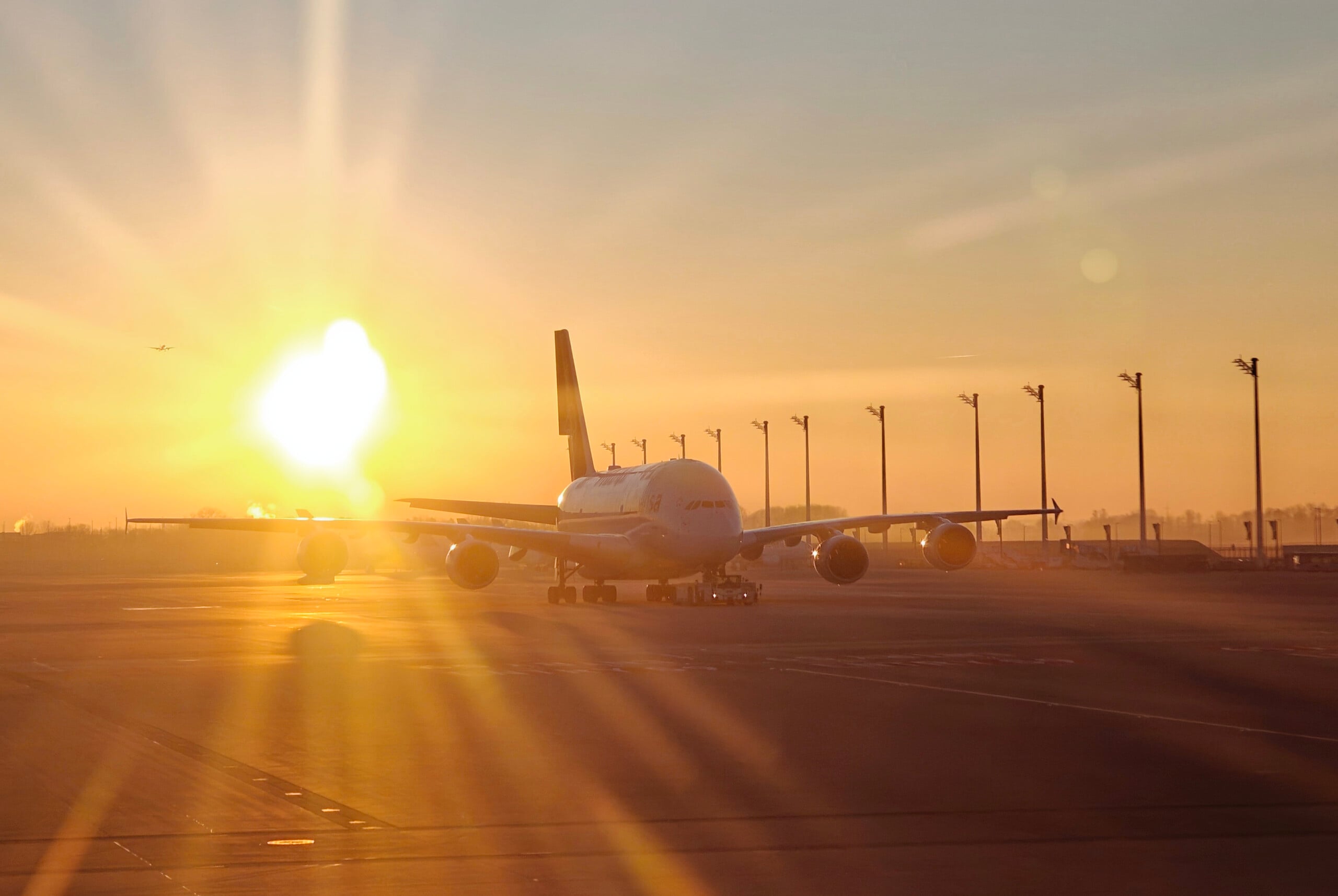 Flugzeug, Sonnenaufgang, Symbolbild