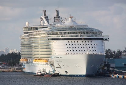 Oasis of the Seas im Hafen von Fort Lauderdale
