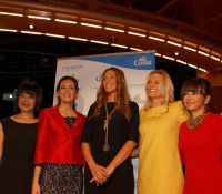 Taufpatin Carolina Miceli mit den vier Ehrendamen (Sonja Sauer im gelben Kleid)