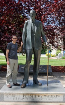 Lebensgroße Statue von Robert Pershing Wadlow