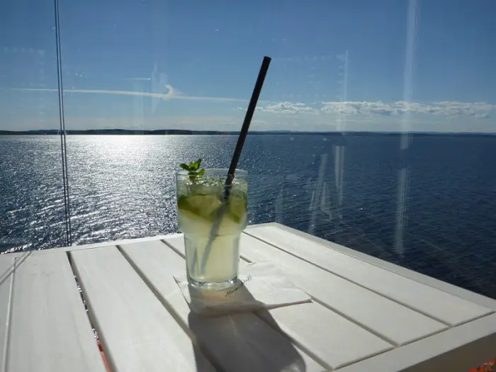 Cocktail am Balkon mit Traumblick
