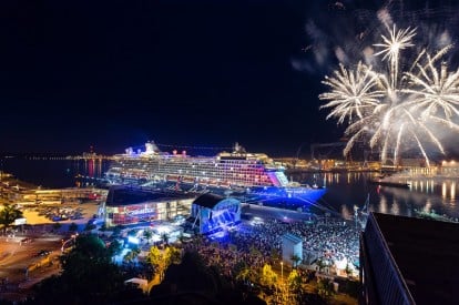 Feuerwerk nach der Taufe der Mein Schiff 4 in Kiel (Bild: TUI Cruises / Ulrich Schaarschmidt)