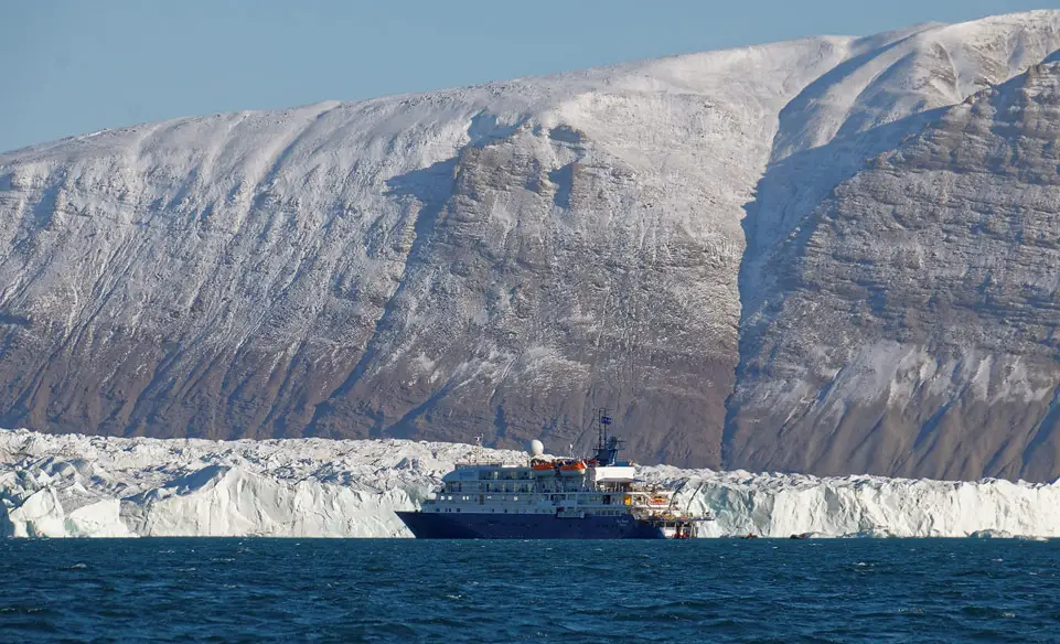 Sea Spirit vor dem Waltershausen-Gletscher im Nationalpark Nordost-Grönland