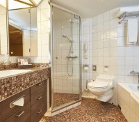 Badezimmer einer Veranda-Suite (Bild: Hapag-Lloyd Kreuzfahrten)