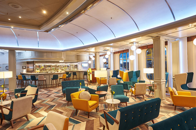 20er-Jahre-Entertainment im neuen Gatsby's (Bild: Hapag-Lloyd Kreuzfahrten)