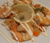 Gedämpfte Shrimps auf Quinoa-Salat mit Limetten-Ingwer-Sauce