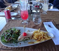 Schnelles Mittagessen im Desert Island Resort