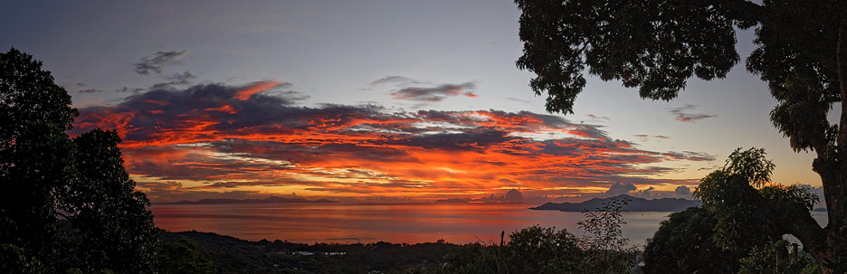 Sonnenuntergang, Blick von La Digue nach Praslin und Silhouette Island