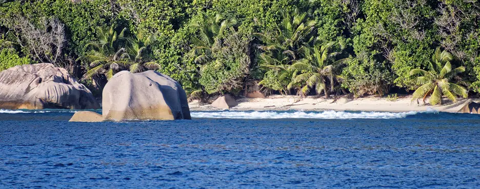 Einsamer Traumstrand auf der Seychellen-Insel La Digue