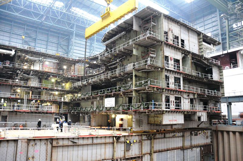 Der 680 Tonnen schwere Block wurde auf eine 102 Meter lange Maschinenraumsektion der "Norwegian Joy" gesetzt, Foto: Christoph Assies