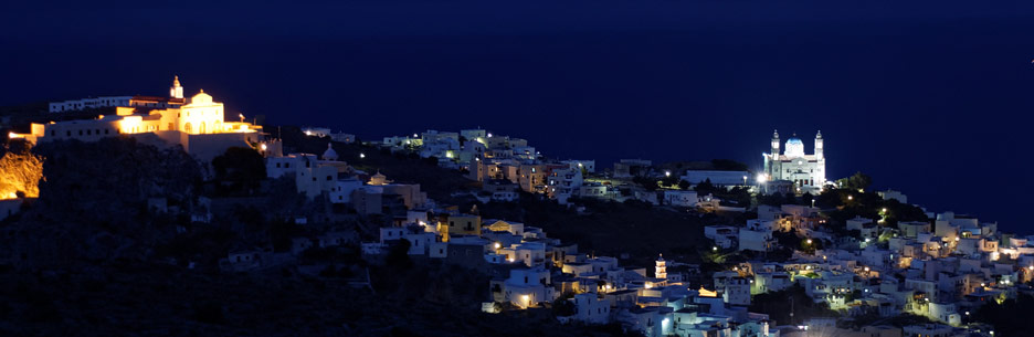 nächtlicher BLick auf Ermoupolis, Syros