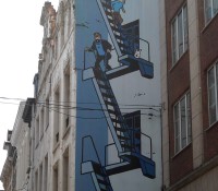 Tim und Struppi zieren die Wand dieses Geschäftshauses