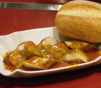 Köstlich, die kostenlose Currywurst in der Scharfen Ecke