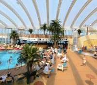 Sonnenbad und Poolspaß im Beachclub