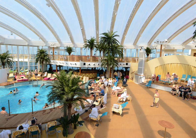 Sonnenbad und Poolspaß im Beachclub