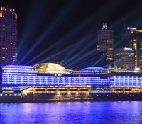 Im Hafen von Rotterdam gab es eine preview der Lichtshow zur Taufe. Wir zeigen aber nur ein Bild, um nicht zuviel zu verraten