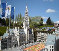 Brüssels Rathaus und Prachtbauten im Maßstab 1:25