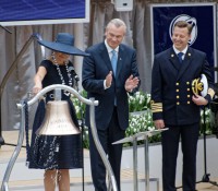 Königin Maxima tauft die Schiffsglocke