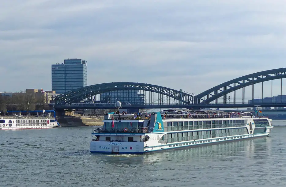 Flusskreuzfahrtschiffe auf dem Rhein