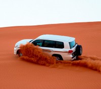 Wüstensafari mit dem Geländewagen (Bild: Ras Al Khaimah Tourism Development Authority)