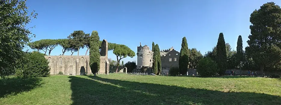 Via Appia Antica - San Nicola und Grabstätte der Cecilia Metella