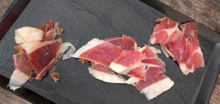 Schinken-Tasting bei der Food-Tour durch Ibiza