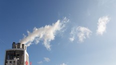 Nach dem Filtern deutlich weniger Schadstoffe: Schornstein der Mein Schiff 5