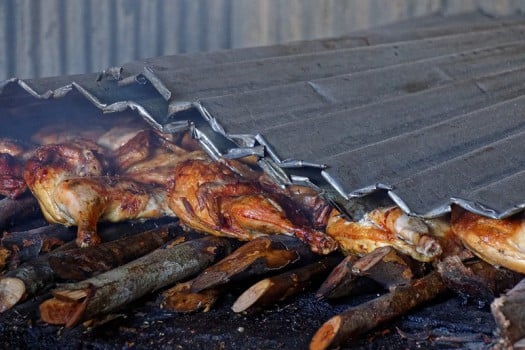 Jerk Chicken, langsam übe Holzkohle gegart