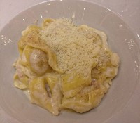 Tortellini mit Parmesan-Lorbeer-Sauce