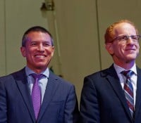 David Herrera (President NCL China), Andy Stuart (President und CEO Norwegian Cruise Line), Harry Sommer (Executive Vice President International), Carl Gunnar Hammerin (Kapitän der Norwegian Joy)