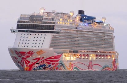 Norwegian Joy vor Bremerhaven (Bild: Christian Eckardt)