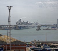 Blick auf den Kreuzfahrt-Hafen