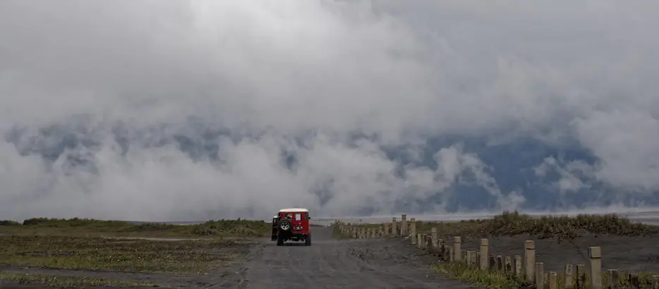 Mit dem Jeep durch Vulkan-Tal