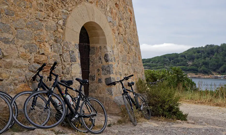 Mit dem Fahrrad zum Torre de sa Sal Rosso