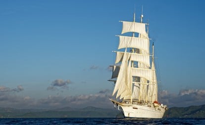 Star Clipper vor Gili Sudak, Indonesien