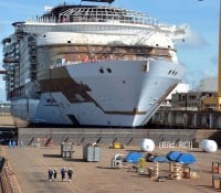 Aufschwimmen der Symphony of the Seas (Bild: RCI)