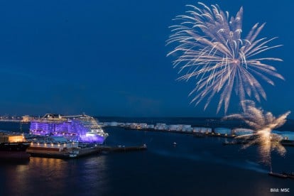 Feuerwerk zum Abschluss der Tauffeier für die MSC Meraviglia (Bild: MSC)
