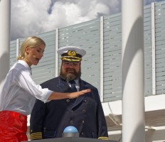 Lena Gercke und Kapitän Boris Becker bei der Stellprobe zur Taufe