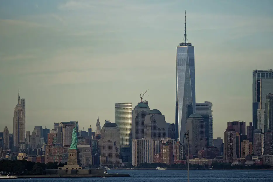 New York City: Manhattan, One World Trade Center und Freiheitsstatue