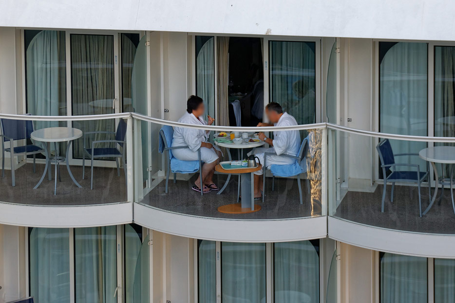 Boardwalk-Balkon auf der Oasis of the Seas: Frühstück in aller Öffentlichkeit ...