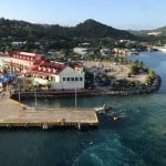 der beschädigte Anleger in Roatan, vom Schiff aus gesehen