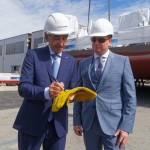 Werft-Chef Giovanni Stecconi und Regent-CEO Jason Montague nach der Münzzeremonie