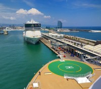 in Barcelona: Symphony of the Seas - Nase an Nase mit der Norwegian Epic.